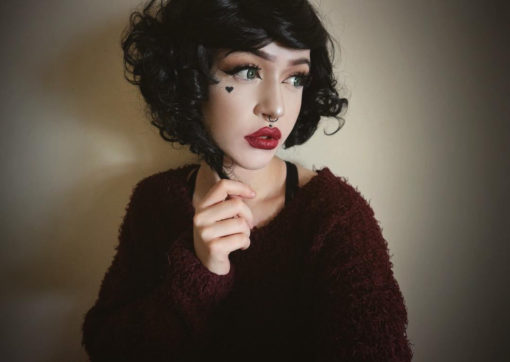 Black short bob wig with bangs. Noir is perfect for recreating hairstyles of the 1920s and 1930s retro era. A midnight black colour, in tight ringlet curls for glamour or loosened for a softer feel.