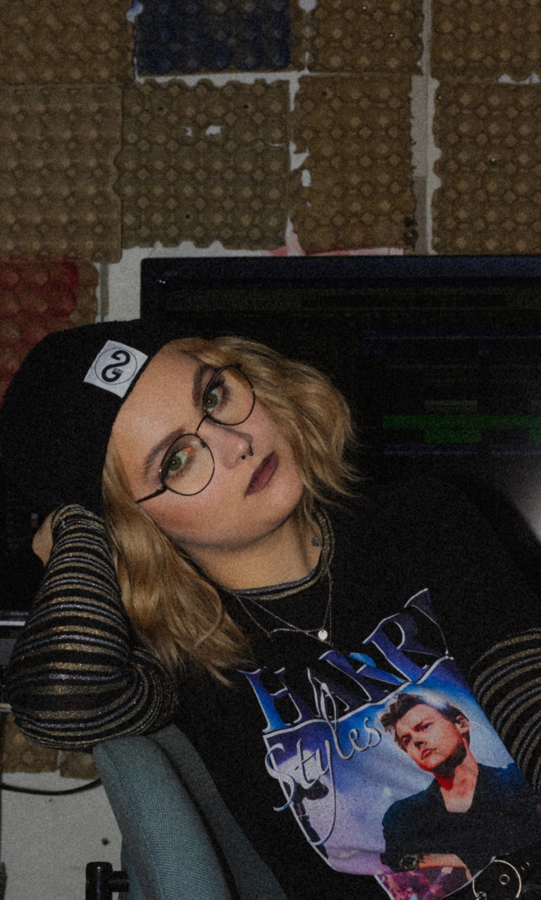 This bob is styled into loose tousled waves with plenty of volume. A light blonde shade from roots to tips. With a sleek blunt fringe 