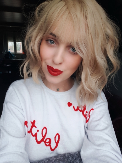 Blonde wavy bob wig with bangs. Milk Tea is a hit and one of our top trending natural wigs. A simple style that comes in a light blonde shade in tousled waves.