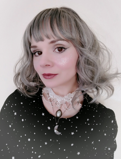 We are getting rock chic vibes with Moon Rock! This grungy mix of grey shades with tousled curls. It’s a little messy, subtle and just the right amount of edgy.