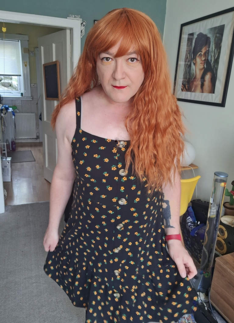 Marmalade - Lush Wigs UK This natural ginger colour from roots to tips. Made up of copper and amber tones. Styled in crimped mermaid waves in layers that fall to the waist. With a blunt sleek fringe.