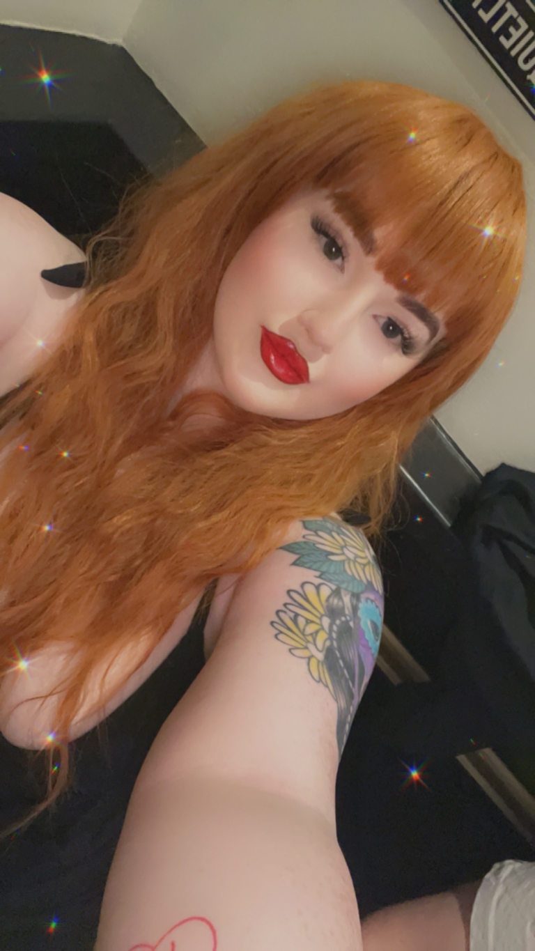 This natural ginger colour from roots to tips. Made up of copper and amber tones. Styled in crimped mermaid waves in layers that fall to the waist. With a blunt sleek fringe.