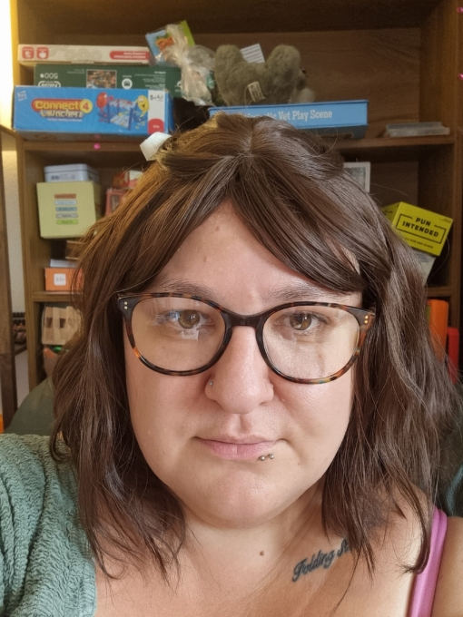 Cocoa - Lush Wigs UK Cocoa is a natural and simple style that comes in a warm brunette shade, from roots to tips. Styled in loose beachy waves for texture, and a wispy fringe to frame the face. The length falls just above the shoulders. A classic bob that’s easy to wear.