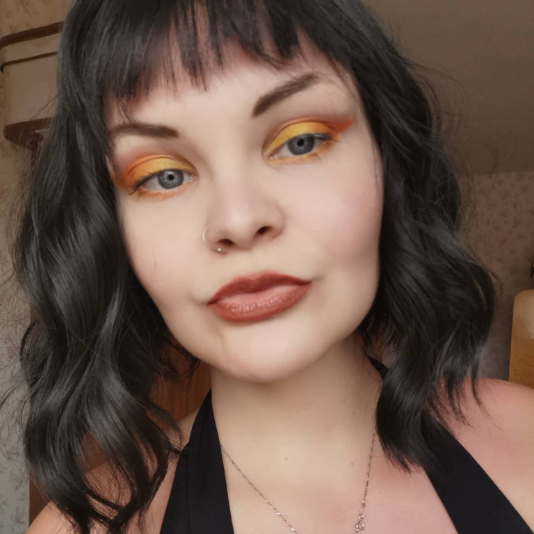 Black Tea - Lush Wigs UK Black Tea is a natural one length bob styled in tousled waves that give plenty of volume and texture. Black from roots to tips with a blunt fringe.