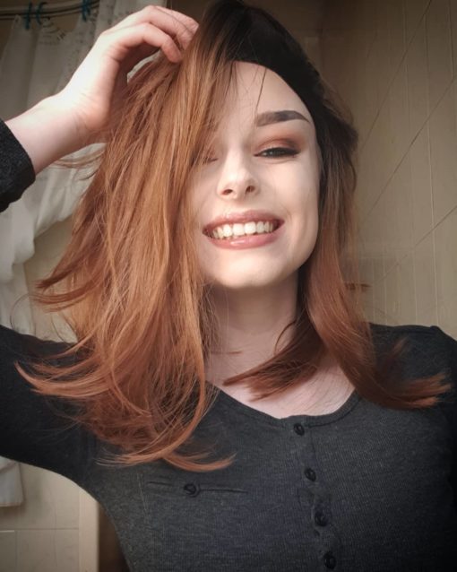 Lovely little bob! Versailles is a sleek, chic middle parted bob which is finished in a graduated style. It has a blow-out effect giving the smooth lengths plenty of volume. This is a stylish and natural brown bob with dark roots for the ultimate in natural glamour.