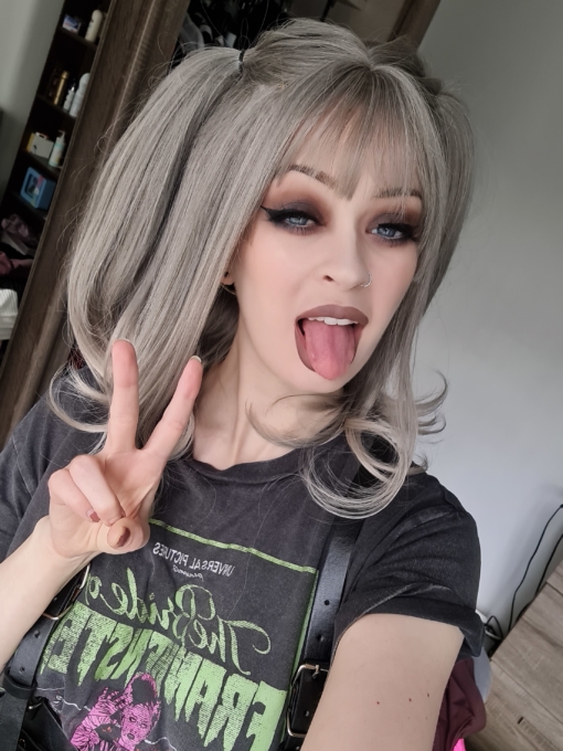 Dark grey ombre straight wig with bangs. Cirrus is a soft and subtle combination of colours. From the roots and into the fringe, a light mix of greys and browns, melt in a diamond blonde ombre. Sleek and long below the shoulders, with a slight curl at the ends, perfect for adding volume.