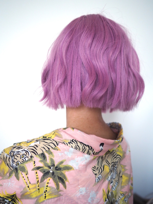 Purple pink wavy bob wig with bangs. You'll be hard to ignore in Mallow! A lob in a light lilac colour in a lazy wave.