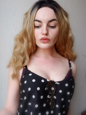 Eleanor - Lush Wigs UK If you're looking for an effortless natural style, then Eleanor doesn't disappoint. Warm black shadowed roots blend into a dark-blonde hue. Loose curls give body and bounce.