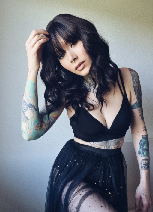 this long bob lob comes in a very dark cocoa shade from roots to tips. Styled in loose tousled waves with layers and a blunt sleek fringe.