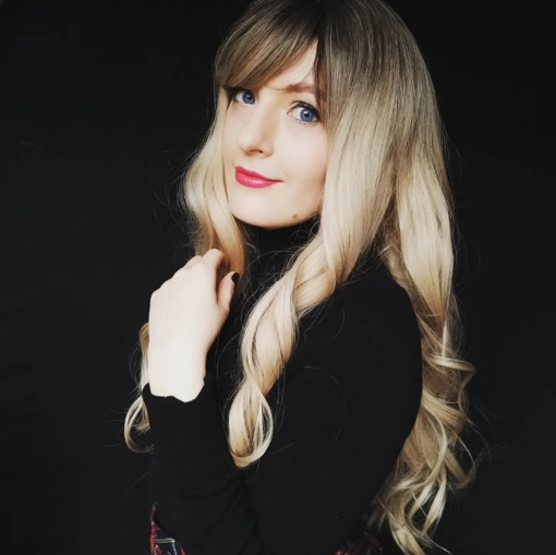 Inspired from looks of the 60s and 70s era. Eliza delivers a cool and natural style. Light brown grown out roots blend into a sun-kissed blonde. Big loose waves are long, and falling just to the waist with a full fringe. One of our natural looking wigs that's versatile to style.
