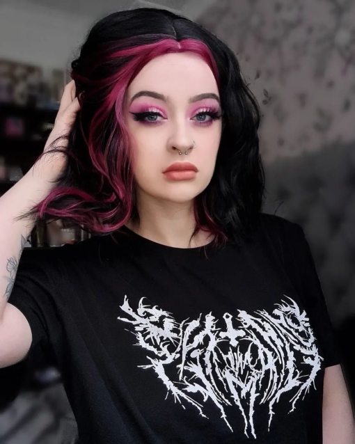 Raspberry Ripple reminisces 90s hair trends, a natural twist of cool black tones with a face framing highlight of magenta. For those who want to ease their way into experimenting with bright colour. Waves falls on each side of the face.
