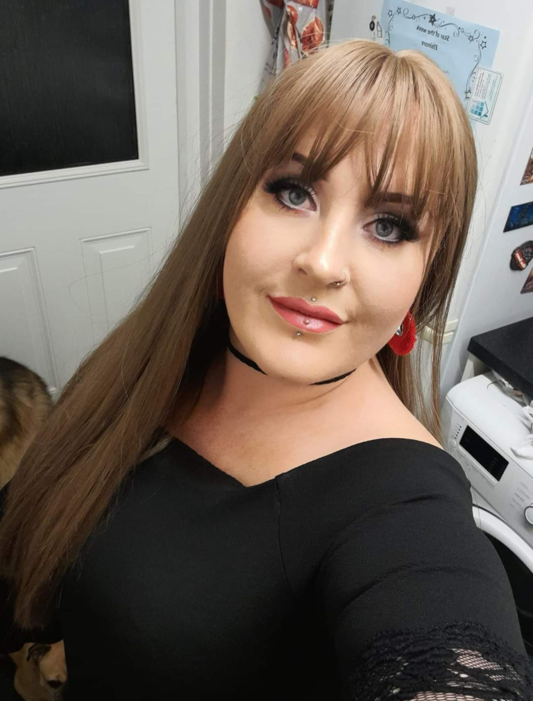 Veronica is a beautiful natural colour of golden brown from roots to tips. A straight one length blunt style with with a sleek light fringe.