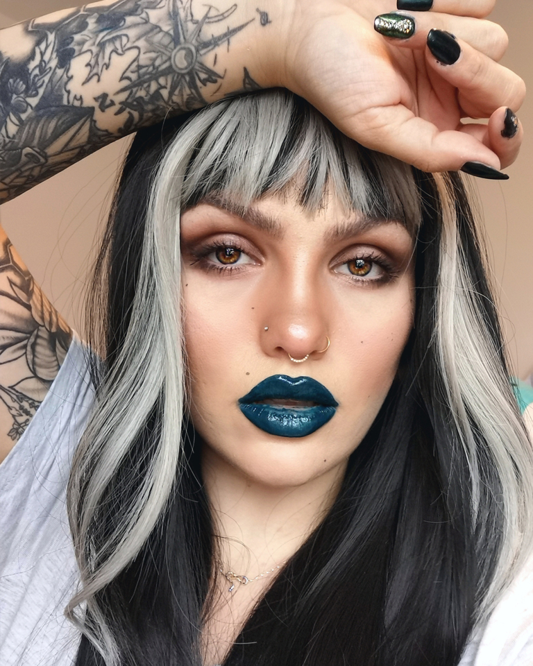 Billie - Lush Wigs UK This sleek and dead straight long medium length style comes in a warm black colour. With a money-penny highlight of light grey in the fringe and each side of the face.