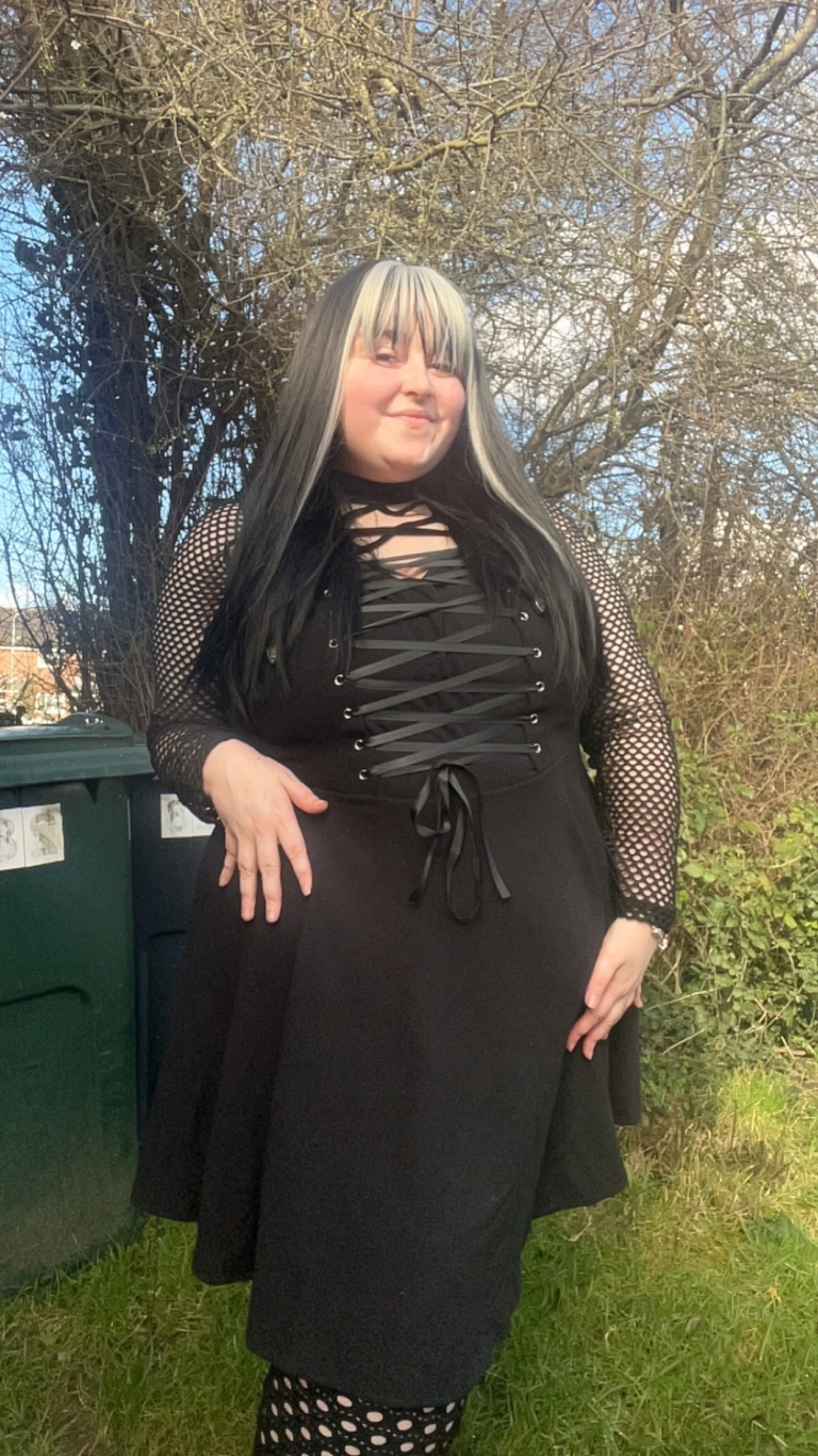 Billie - Lush Wigs UK This sleek and dead straight long medium length style comes in a warm black colour. With a money-penny highlight of light grey in the fringe and each side of the face.