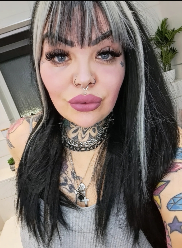 Billie - Lush Wigs UK This sleek and dead straight long medium length style comes in a warm black colour. With a money-penny highlight of light grey in the fringe and each side of the face.