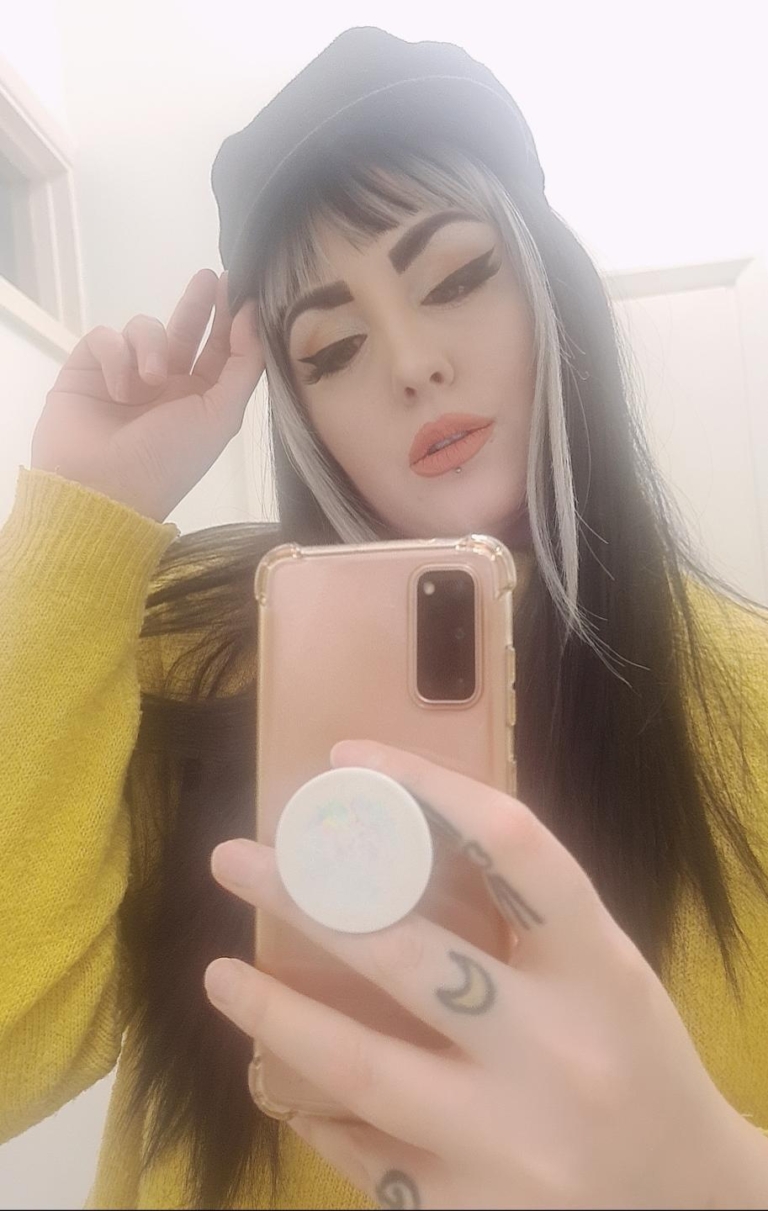 Billie - Lush Wigs UK This sleek and dead straight long medium length style comes in a warm black colour. With a money-penny highlight of light grey in the fringe and each side of the face.