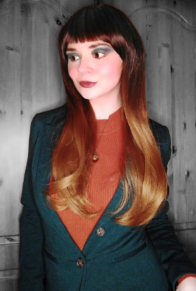 This long sleek blunt cut with a weightless fringe, is one of our favourite natural styles. Its warm brunette colour falls to the jaw, melting into a dirty blonde ombre.