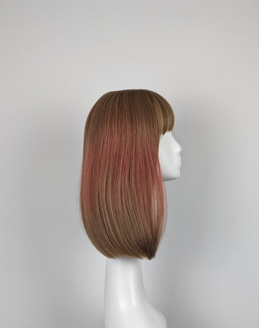 Caramel brown from the roots blende into a sandy pink, with brown dip dyed ends. We love this play on colour. A sleek long bob with a airy fringe.