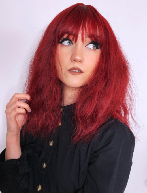 This vibrant and rich colour comes in a deep cherry shade, from roots to tips. A crimped wave for a fluffy effect. Styled in a long bob (lob) with a sleek airy fringe to frame the face.