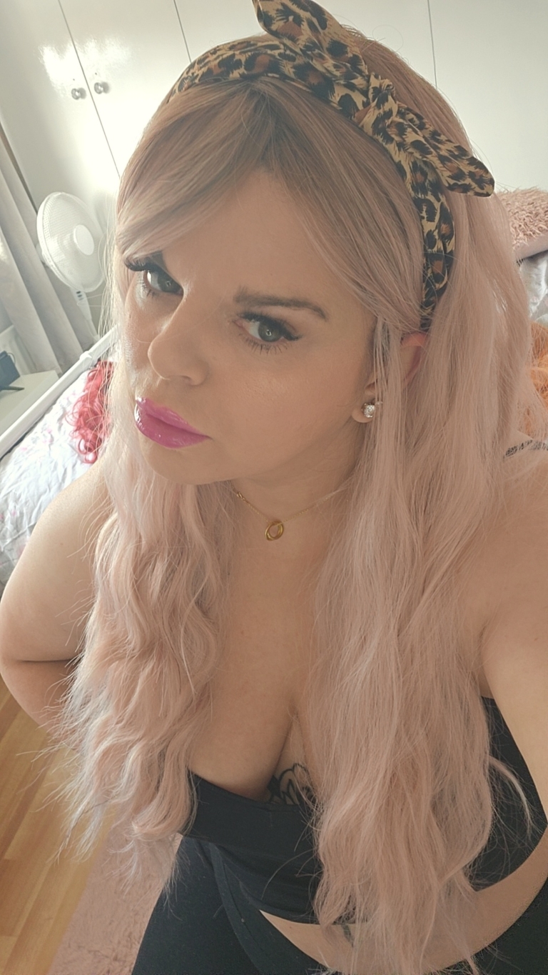 Long loose barrel curls set the look of this style. Light brown shadowed roots give a natural feel to this pastel creamy mix of blonde and pink. A light fringe carries the colour.