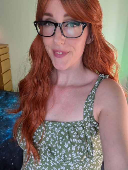 Colette - Lush Wigs UK This wig has brown shadow roots that blend into a natural muted auburn colour. Styled in loose barrel curls falling to the waist. The fringe is sleek and blunt.