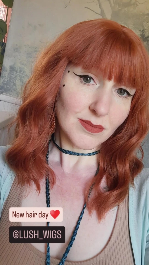 This relaxed wavy bob falls just above the shoulders. In a natural Warm apricot colour from root to tips. It's sleek long fringe is versatile to be worn to suit your look.