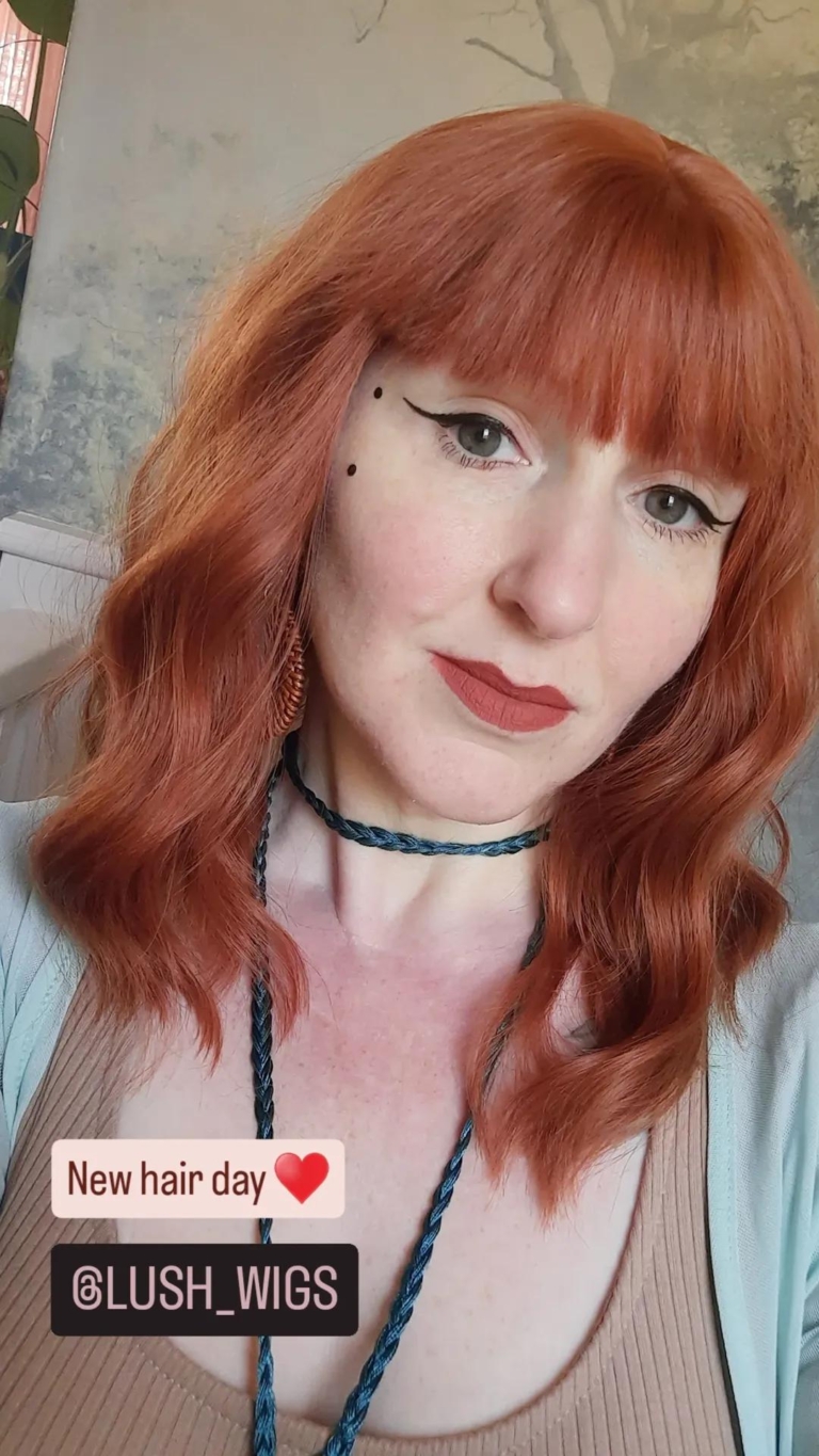 This relaxed wavy bob falls just above the shoulders. In a natural Warm apricot colour from root to tips. It's sleek long fringe is versatile to be worn to suit your look.