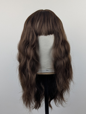 A natural brown chestnut shade from roots to tips with textured, tousled, loose waves. With a sleek blunt fringe.