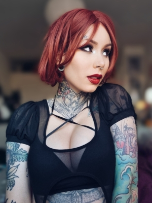 Flare - Lush Wigs UK A beautiful tone of natural auburn and red tints from roots to tips. Styled into a sleek classic bob with a flick at the ends. Long curtain bangs lets you style the fringe either side-swept or parted.