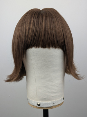 Outlet #159 - Lush Wigs UK This jaw-skimming bob, styled with a gentle flick curl at the ends. Short choppy layers add volume. With a sleek light fringe. A colour mix of warm light browns from roots to tips. Easy to wear and maintain.
