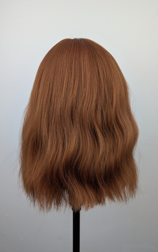 Outlet #226 - Lush Wigs UK This relaxed wavy bob falls just above the shoulders. In a natural Warm apricot colour from root to tips. It’s sleek long fringe is versatile to be worn to suit your look.