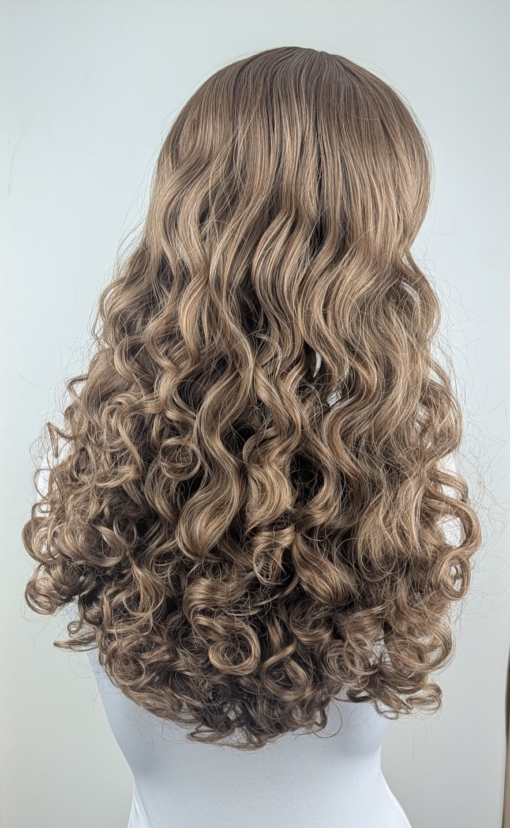 Echo - Lush Wigs UK This wig comes in a light chestnut colour from roots to tips. Lots of volume with its abundance of curls that fall just past the shoulders. A sleek full blunt fringe finishes the look.