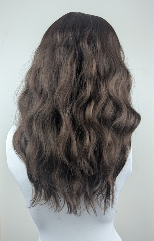 We can’t resist Matsu! This lob is a hit and one of our top trending wigs! A natural light brown shade with textured, tousled, loose curls. With a sleek blunt fringe.