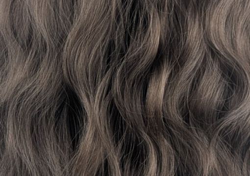 We can’t resist Matsu! This lob is a hit and one of our top trending wigs! A natural light brown shade with textured, tousled, loose curls. With a sleek blunt fringe.
