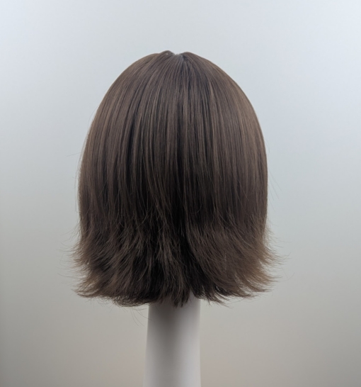 Poppy - Lush Wigs UK This jaw-skimming bob, styled with a gentle flick curl at the ends. Short choppy layers add volume. With a sleek light fringe. A colour mix of warm light browns from roots to tips. Easy to wear and maintain.