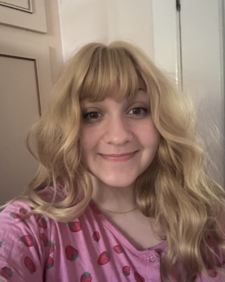 Aurelia - Lush Wigs UK This natural wig comes in a mix of caramel blonde from roots to tips. A Voluminous curly style, cut into face framing layers at the front. With a sleek blunt fringe that finishes the look.